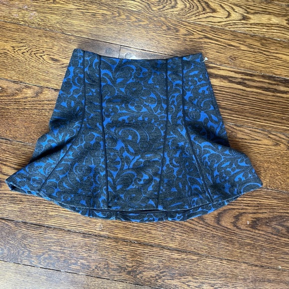 NWT Veronica Beard Scroll Print Flounce Skirt M - Picture 3 of 6